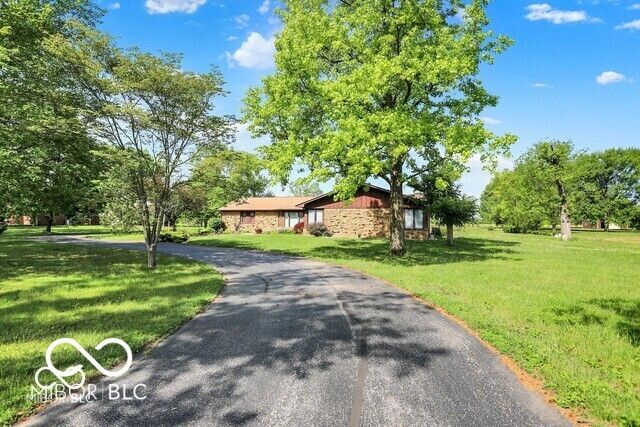 5272 N Graham Road, Whiteland, IN 46184