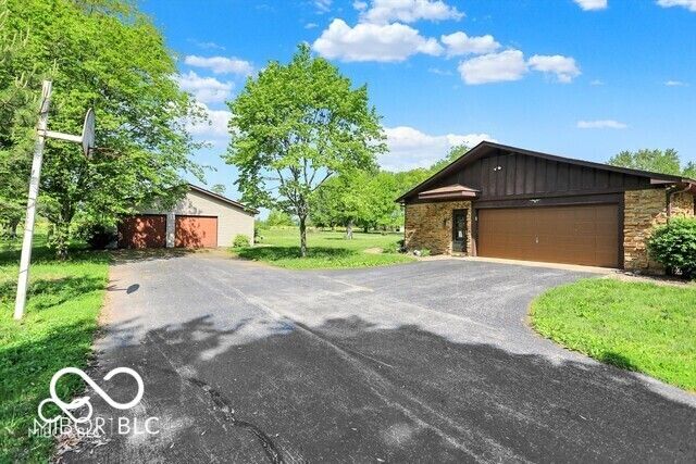 5272 N Graham Road, Whiteland, IN 46184