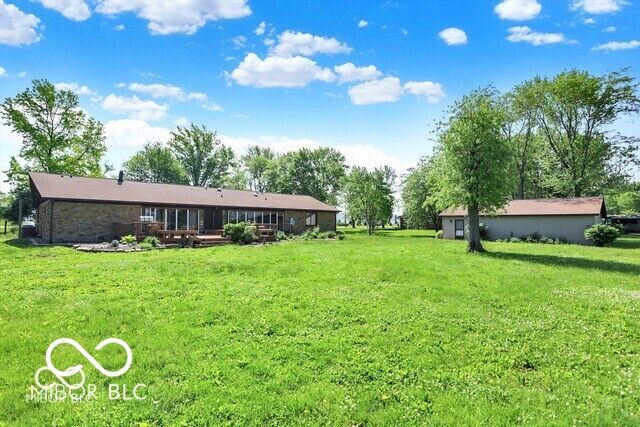 5272 N Graham Road, Whiteland, IN 46184