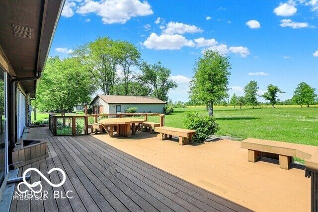 5272 N Graham Road, Whiteland, IN 46184