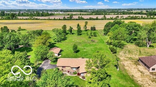 5272 N Graham Road, Whiteland, IN 46184