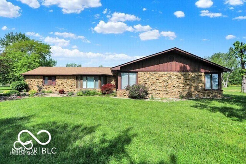 5272 N Graham Road, Whiteland, IN 46184