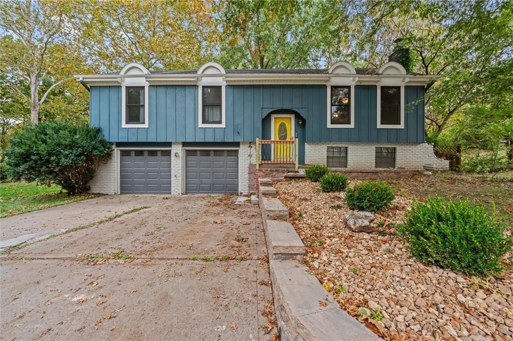 9705 NW Hampton Woods Drive, Kansas City, MO 64152