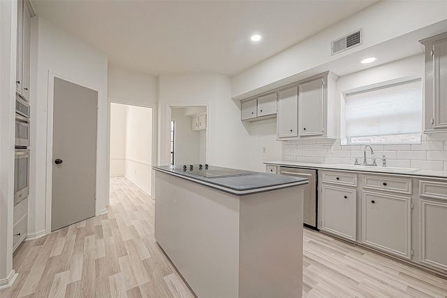 1015 Sugar Lakes Drive, Sugar Land, TX 77478