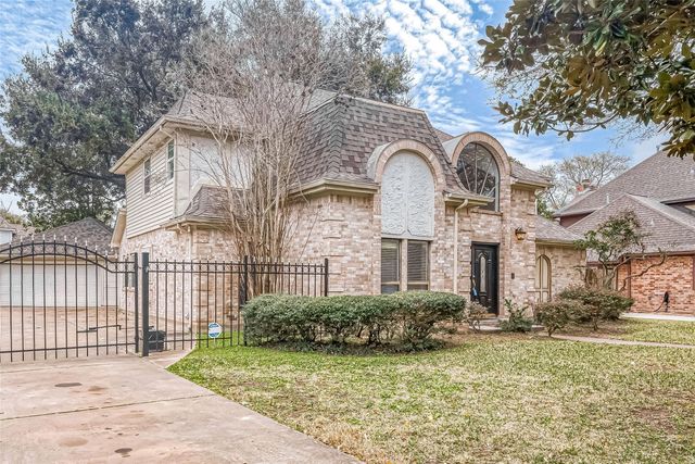 1015 Sugar Lakes Drive, Sugar Land, TX 77478