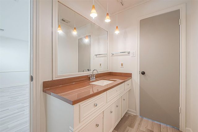 1015 Sugar Lakes Drive, Sugar Land, TX 77478