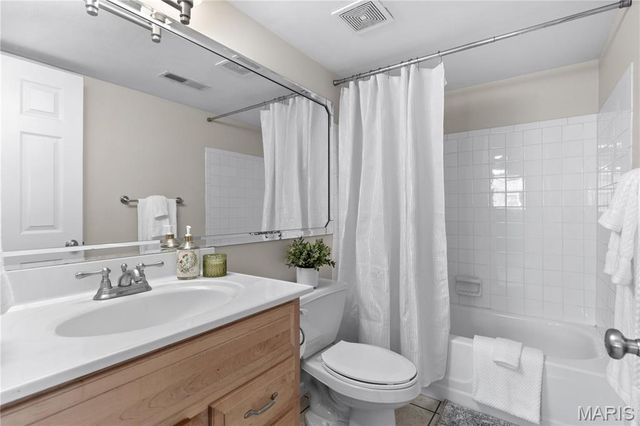 10022 Chardin Way 3, St Louis, MO 63128