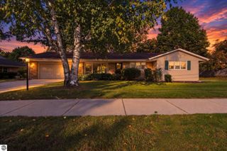 569 Charles Avenue, Alma, MI 48801