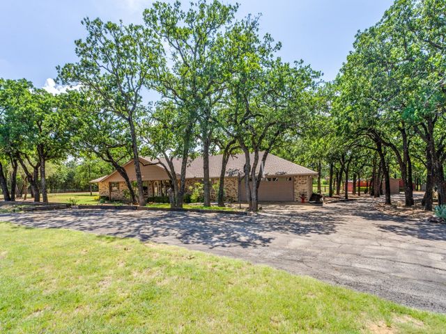 5403 Oakridge Road, Joshua, TX 76058