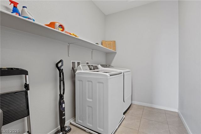 28 Vista Outlook Street, Henderson, NV 89011