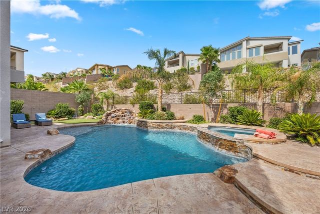 28 Vista Outlook Street, Henderson, NV 89011