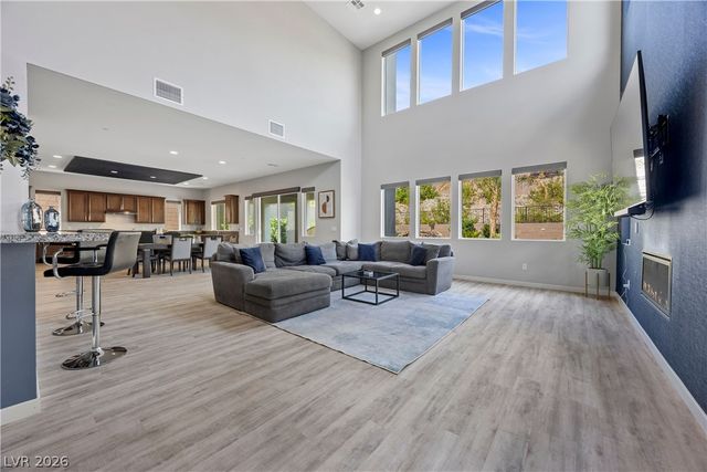 28 Vista Outlook Street, Henderson, NV 89011