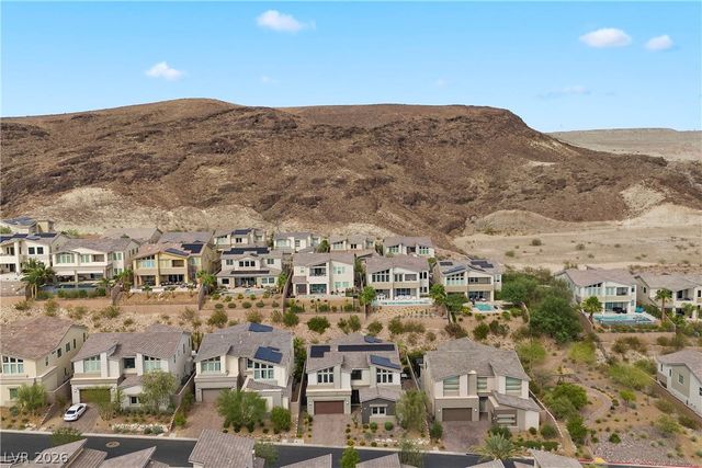 28 Vista Outlook Street, Henderson, NV 89011