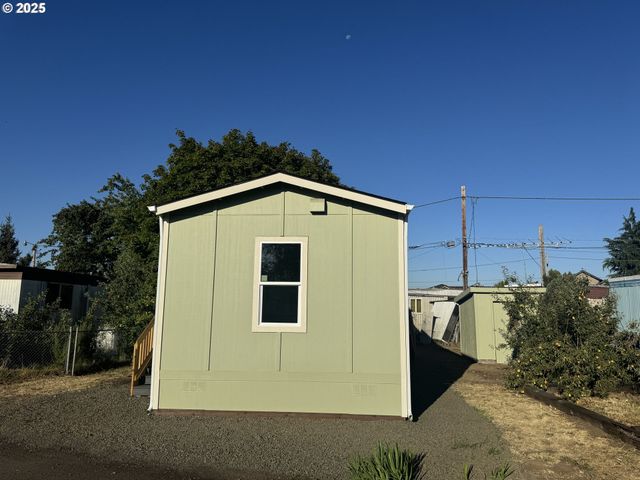 1085 W 1ST Ave 8, Junction City, OR 97448