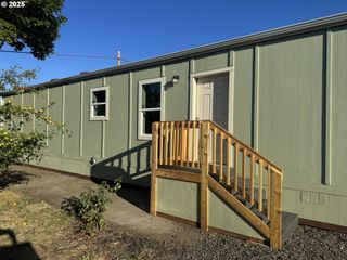 1085 W 1ST Ave 8, Junction City, OR 97448