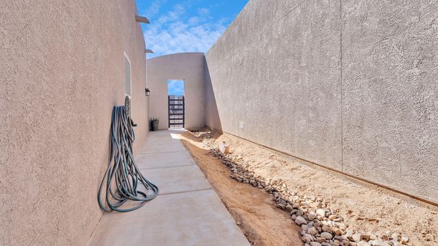 1824 Villa Contesa, Los Lunas, NM 87031