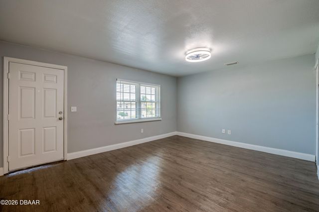 1290 9th St Apt 205, Daytona Beach, FL 32117