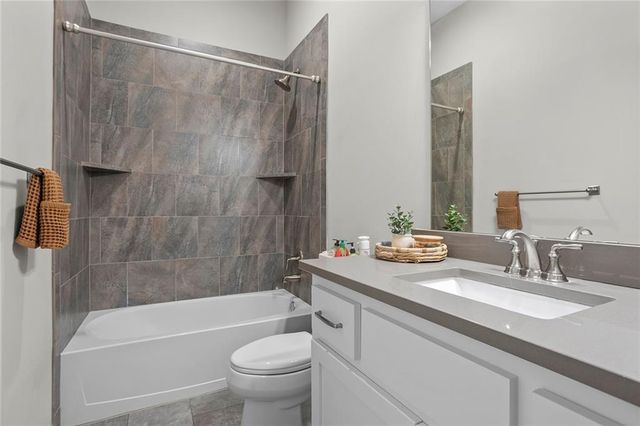 24814 W 144th Terrace, Olathe, KS 66061
