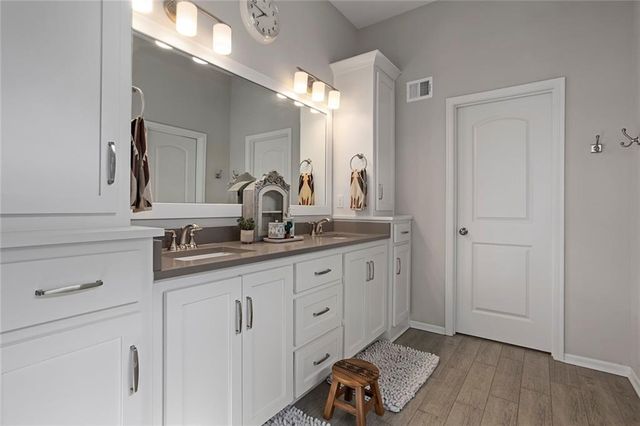 24814 W 144th Terrace, Olathe, KS 66061