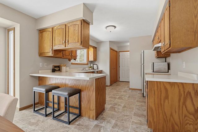 1051 CUSTER SQUARE, Stevens Point, WI 54482