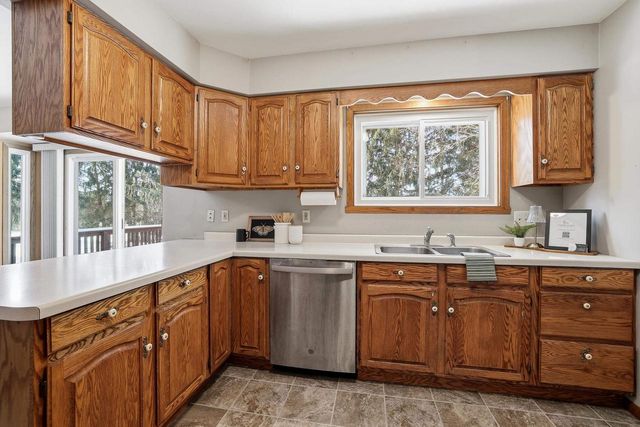 1051 CUSTER SQUARE, Stevens Point, WI 54482