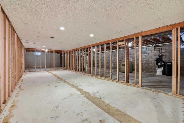 1051 CUSTER SQUARE, Stevens Point, WI 54482