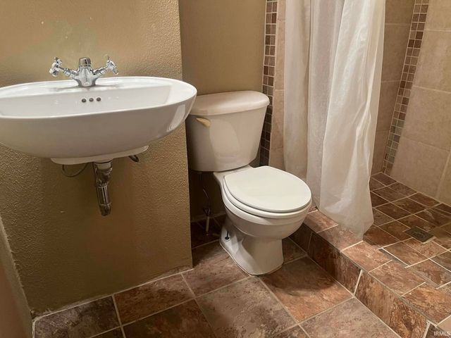 1716 15th St, Bedford, IN 47421