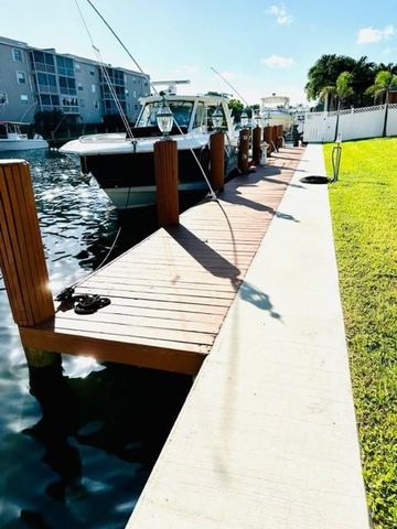 800 GLOUCHESTER Street, Boca Raton, FL 33487