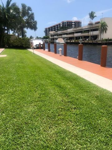 800 GLOUCHESTER Street, Boca Raton, FL 33487