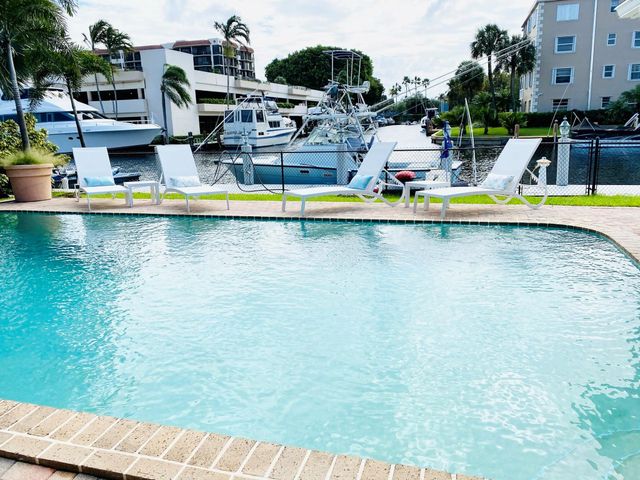 800 GLOUCHESTER Street, Boca Raton, FL 33487