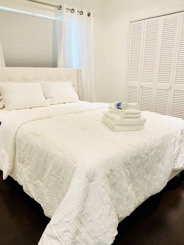 800 GLOUCHESTER Street, Boca Raton, FL 33487