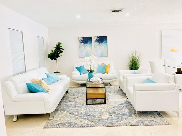 800 GLOUCHESTER Street, Boca Raton, FL 33487