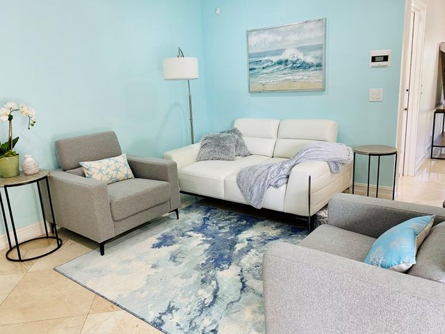 800 GLOUCHESTER Street, Boca Raton, FL 33487
