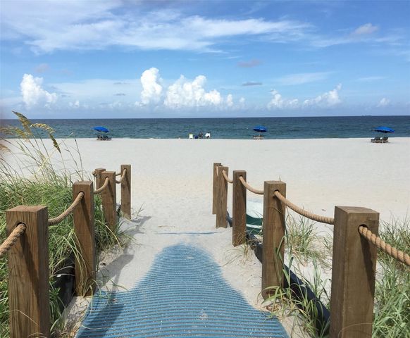 800 GLOUCHESTER Street, Boca Raton, FL 33487