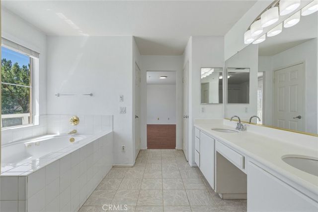 16581 Escalon, Fontana, CA 92336