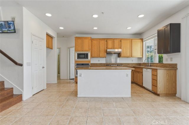 16581 Escalon, Fontana, CA 92336