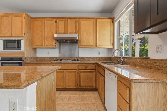 16581 Escalon, Fontana, CA 92336