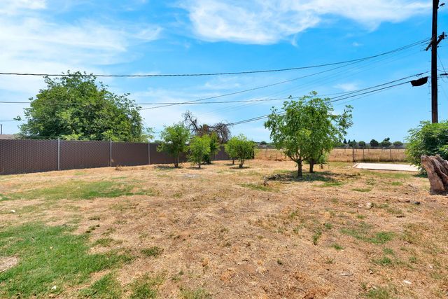 2681 S Ivy Avenue, Fresno, CA 93706