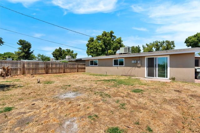 2681 S Ivy Avenue, Fresno, CA 93706