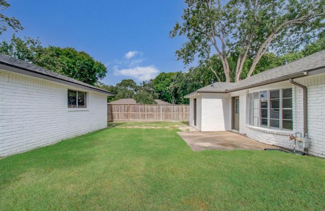 2002 Seagate Lane, Houston, TX 77062
