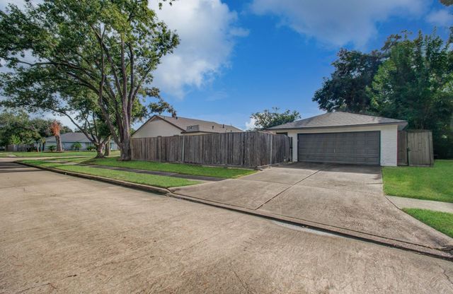 2002 Seagate Lane, Houston, TX 77062