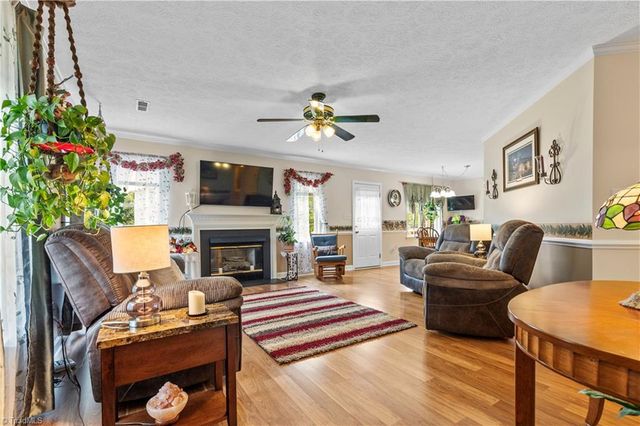 108 Camden Court, Advance, NC 27006