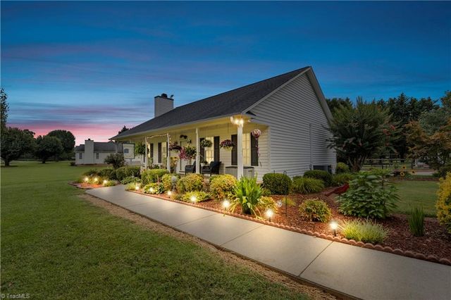 108 Camden Court, Advance, NC 27006