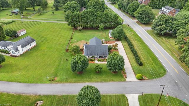 108 Camden Court, Advance, NC 27006