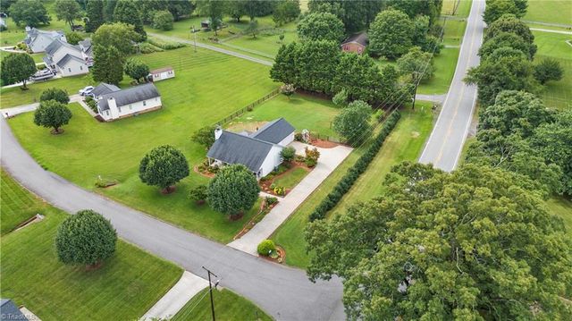 108 Camden Court, Advance, NC 27006