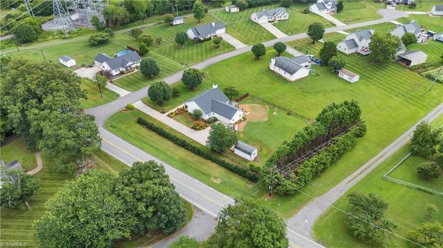 108 Camden Court, Advance, NC 27006