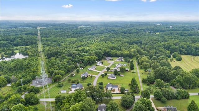 108 Camden Court, Advance, NC 27006