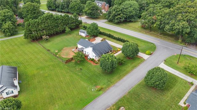 108 Camden Court, Advance, NC 27006