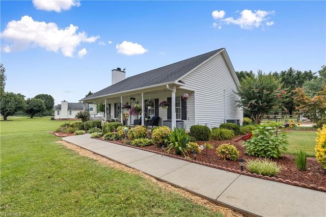 108 Camden Court, Advance, NC 27006