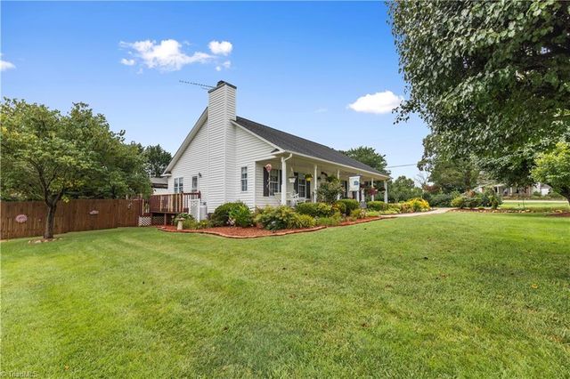 108 Camden Court, Advance, NC 27006